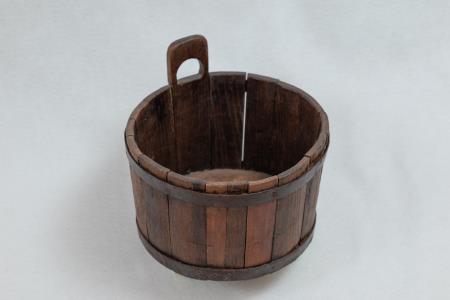 »Četrtinka« – mera za žito, hrastovina.